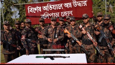 সন্ত্রাসীদের সঙ্গে গুলি বিনিময়ের পর একে ৪৭ উদ্ধার করে বিজিবি