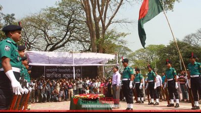 গার্ড অব অনার দেওয়া হয়েছে ফেরদৌসি প্রিয়ভাষিণীকে