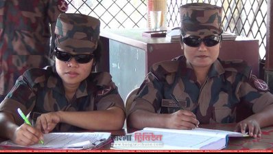 হিলি সীমান্তে দায়িত্ব পালন করছেন নারী সৈনিকরা