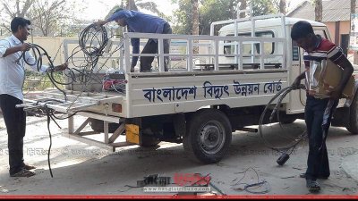 অভিযানে উদ্ধার করা বৈদ্যুতিক সরঞ্জাম 