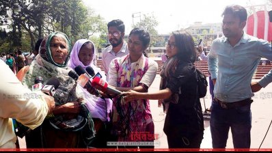 মাঠপর্যায়ে নারী সংবাদকর্মী বেড়েছে (ছবি: সাজ্জাদ হোসেন)