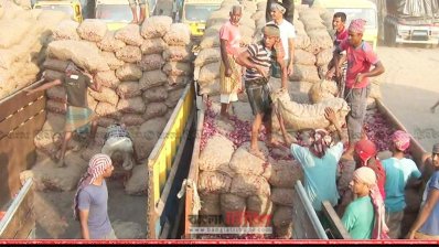 হিলিতে আমদানি করা পেঁয়াজ