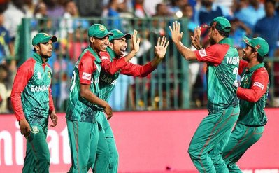 মাহমুদউল্লাহর জোড়া আঘাত