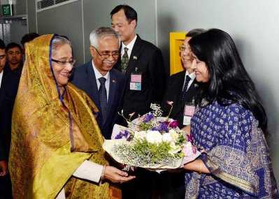 সিঙ্গাপুরে প্রধানমন্ত্রীকে স্বাগত জানান, ছবি: ফোকাস বাংলা