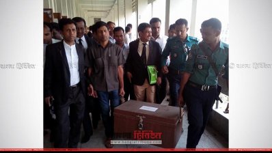 হাইকোর্টে নেওয়া হচ্ছে নথি