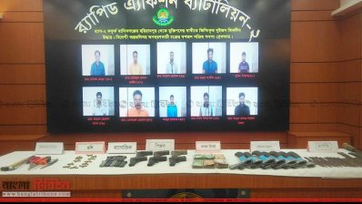 উদ্ধার অস্ত্র টাকা