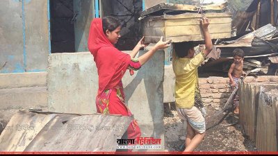 আগুনে পুড়ে সর্বস্ব হারানো বস্তির বাসিন্দারা