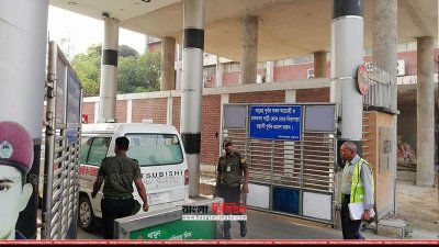 শাহরিনকে নিয়ে যেতে বিমানবন্দরে অপেক্ষা করছে অ্যাম্বুলেন্স