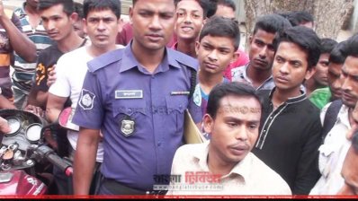পুলিশের হাতে আটক অভিযুক্ত টিটুল