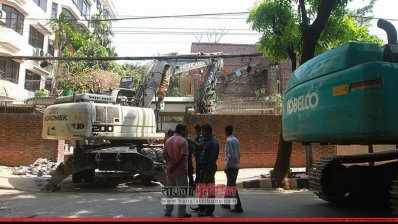 এ কে আজাদের বাড়িতে রাজউকের অভিযান 