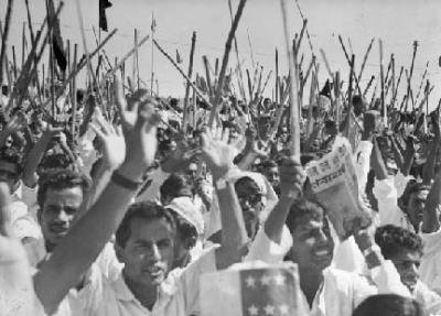 একাত্তরের মার্চে ঢাকার রাজপথে সংগ্রামী জনতার প্রতিরোধ মিছিল (ছবি- ইন্টারনেট থেকে সংগৃহীত)