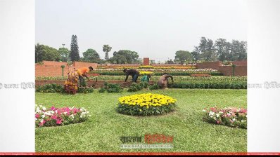 পরিচর্যা করা হচ্ছে স্মৃতিসৌধের ফুল বাগানগুলো
