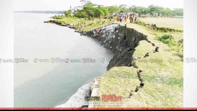 পাউবোর নির্মিত বাঁধে ফাটল