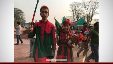 শহীদদের প্রতি শ্রদ্ধা জানাতে এসেছে নানা শ্রেণি পেশার মানুষ