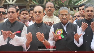 গোপালগঞ্জে বঙ্গবন্ধুর সমাধিতে কেন্দ্রীয় আ.লীগের শ্রদ্ধা
