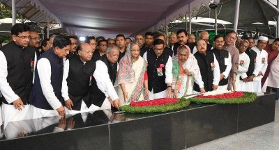 স্বাধীনতা দিবসে বঙ্গবন্ধুর প্রতি প্রধানমন্ত্রীর শ্রদ্ধা