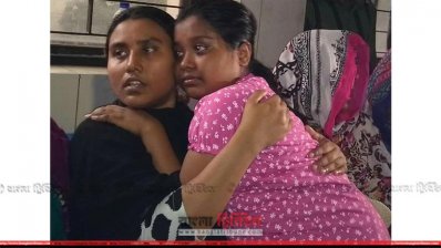 ঢামেকে মায়ের কোলে শাহীন ব্যাপারীর মেয়ে সূচনা