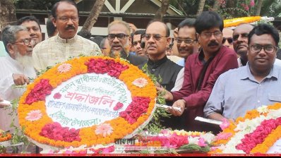 গোপালগঞ্জে বঙ্গবন্ধুর সমাধিতে কেন্দ্রীয় আ.লীগের শ্রদ্ধা