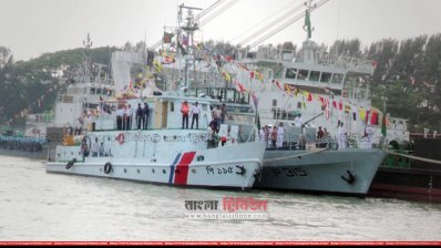 বরিশালে নৌবাহিনীর জাহাজ পরিদর্শন