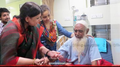 ডা. সাবরীনা ইয়াসমীনের অধীনে চিকিৎসা শুরু হলে আবেগ ধরে রাখতে পারেননি হামিদুল হক