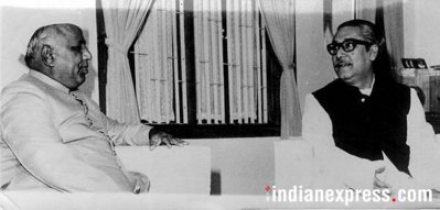 ১৯৭৪ সালের ৮ ডিসেম্বর ঢাকায় ভারতের পররাষ্ট্রমন্ত্রী ওয়াইবি চৌহানের সঙ্গে আলাপরত বঙ্গবন্ধু।