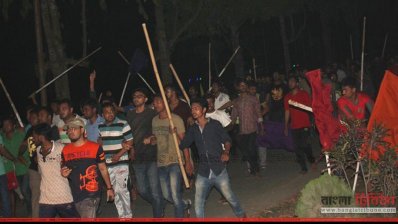 ছাত্রলীগের নেতাকর্মীদের লাঠি মিছিল (ছবি- প্রতিনিধি)