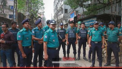 বকশী বাজার আদালতের বাইরে পুলিশি প্রহরা