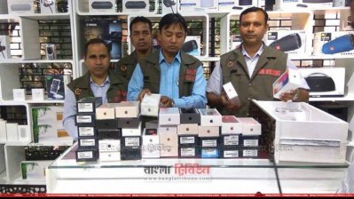 বিটিআরসি, শুল্ক গোয়েন্দা ও ডিএমপির যৌথ অভিযানে জব্দ করা কিছু অবৈধ মোবাইল ফোন (ফাইল ছবি)
