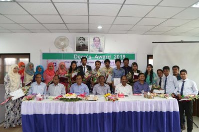 রাবিতে ডিনস পুরস্কার প্রদান 