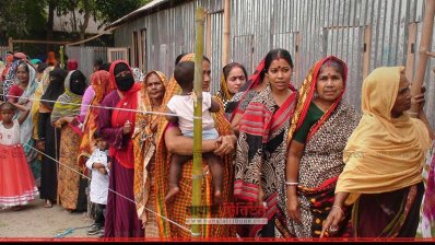 কোটালীপাড়া পৌরসভায় শান্তিপূর্ণ ভোটগ্রহণ চলছে