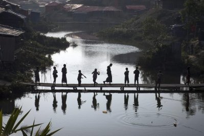 বিপন্ন রোহিঙ্গা শরণার্থী