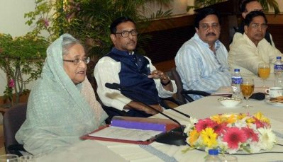 গণভবনে আওয়ামী লীগের কার্যনির্বাহী সংসদের বৈঠকে দলীয় সভাপতি ও প্রধানমন্ত্রী শেখ হাসিনাসহ অন্যরা (ছবি: ফোকাস বাংলা) 