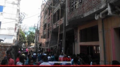 নির্মাণাধীন এই বাড়ির নিচ তলা থেকে মা-ছেলে লাশ উদ্ধার করা হয়েছে