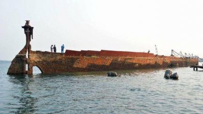 পুনরায় পানিতে ভাসানোর পর দ্য এসএস সাগাইং