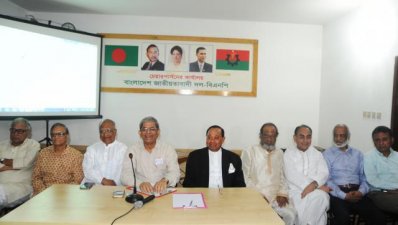 রবিবার সন্ধ্যায় সাড়ে ছয়টায় গুলশানের চেয়ারপারসন কার্যালয়ে বৈঠকে বিএনপির সিনিয়র নেতারা 
