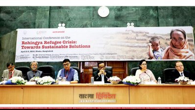 রোহিঙ্গা সংকট সমাধান সম্মেলনের উদ্বোধনী অনুষ্ঠানে মঞ্চে বক্তারা