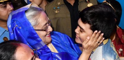 সোমবারের অটিস্টিক দিবসের অনুষ্ঠানে এক অটিস্টিক শিশুর সঙ্গে প্রধানমন্ত্রী (ছবি- ফোকাস বাংলা)