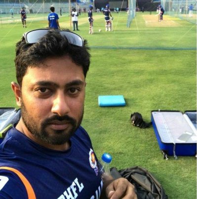 মুম্বাইয়ের ওয়াংখেড়ে স্টেডিয়ামে নাফিস ইকবালের সেলফি