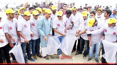 ছাত্রলীগ আয়োজিত জনসচেতনতামূলক পরিষ্কার-পরিচ্ছন্নতা অভিযানে তথ্য ও যোগাযোগ প্রযুক্তি প্রতিমন্ত্রী