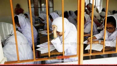 সোমবার সারাদেশে শুরু হয়েছে এইচএসসি পরীক্ষা, প্রথম দিনে তোলা ছবি