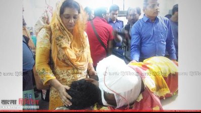 আহত রাজীবের পাশে খালা জাহানারা
