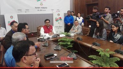 সংবাদ সম্মেলনে ডিএসসিসি মেয়র মোহাম্মদ সাঈদ খোকন ও অন্যরা (ছবি: শাহেদ শফিক)