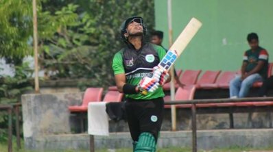 ১৫৪ রানের ঝড়ো ইনিংস খেলেও ব্যর্থ সৌম্য সরকার