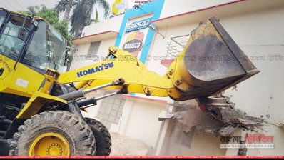 অভিযান চালিয়ে নাবিস্কো ভবনের নকশা বহির্ভূত অংশ ভেঙে দিয়েছে ডিএনসিসি&rsquo;র ভ্রাম্যমাণ আদালত