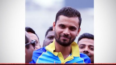 সংবাদ সম্মেলনে কথা বলছেন মাশরাফি