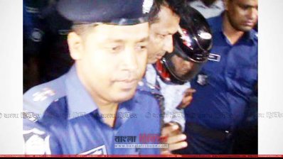 আদালতে আনা হচ্ছে আসামি কামরুল ইসলামকে (ছবি- প্রতিনিধি)