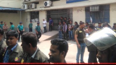খালেদা জিয়া হাসপাতালে থাকার সময় আইনশৃঙ্খলা বাহিনীর সদস্যদের পাহারা