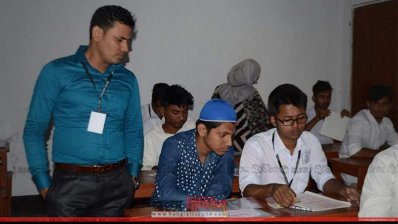 এএইচএসসি পরীক্ষা দিচ্ছে সিয়াম