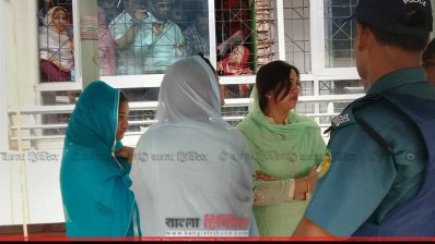 বিএসএমএমইউ’তে খালেদা জিয়াকে দেখতে ছোট ছেলে কোকোর স্ত্রী ও মেয়ে