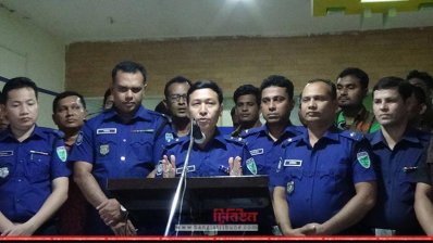বিউটি হত্যাকাণ্ড নিয়ে সংবাদ সম্মেলনে বক্তব্য রাখছেন হবিগঞ্জের পুলিশ সুপার বিধান ত্রিপুরা